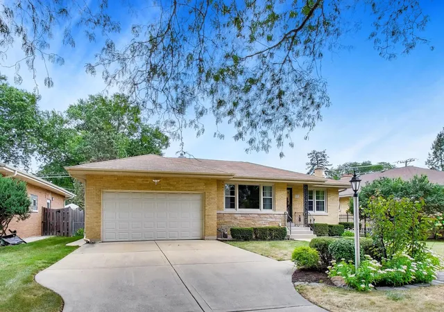 Photo 3 of Single family home for sale at 5341 Fair Elms Ave, Western Springs, IL 60558 | MLS# 12748484 | Listing updated on 2026-09-22
