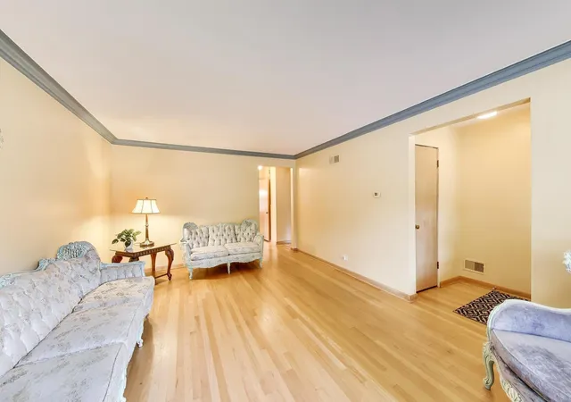 Photo 3 of Single family home for sale at 5341 Fair Elms Ave, Western Springs, IL 60558 | MLS# 12748484 | Listing updated on 2026-09-22
