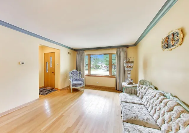Photo 4 of Single family home for sale at 5341 Fair Elms Ave, Western Springs, IL 60558 | MLS# 12748484 | Listing updated on 2026-09-22