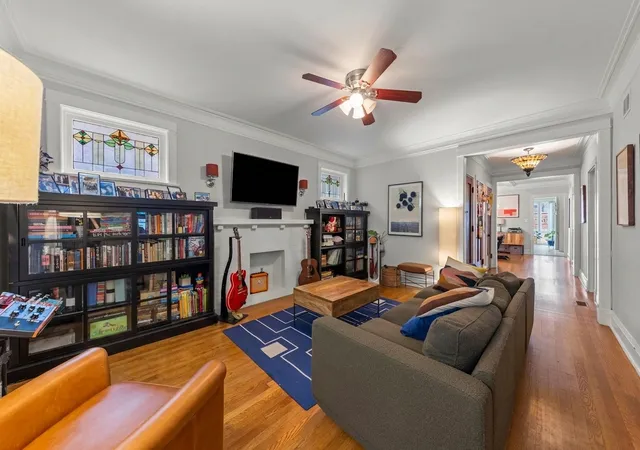 Listing Photo 4 - Condo for sale in building located at 1347 W Granville Ave, Chicago, IL 60660
