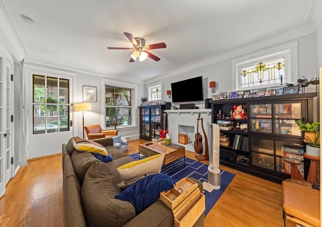 Listing Photo 5 - Condo for sale in building located at 1347 W Granville Ave, Chicago, IL 60660