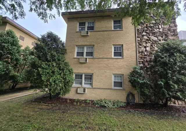 Photo 2 of Condo for sale at 1819 W Touhy Ave #4, Chicago, IL 60626 | MLS# 12748492 | Listing updated on 2026-10-08