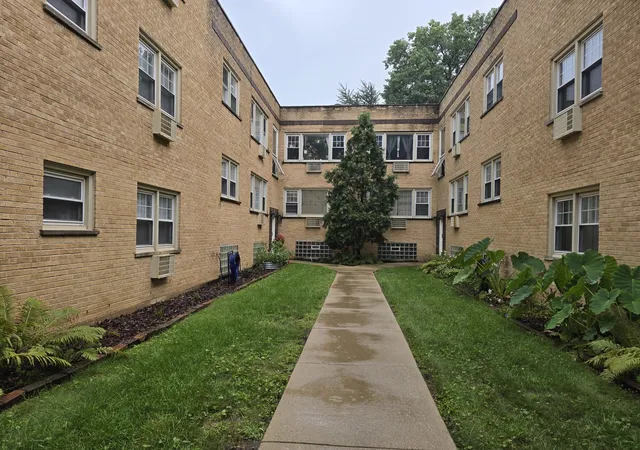 Listing Photo 4 - Condo for sale in building located at 1819 W Touhy Ave, Chicago, IL 60626 - Unit #4