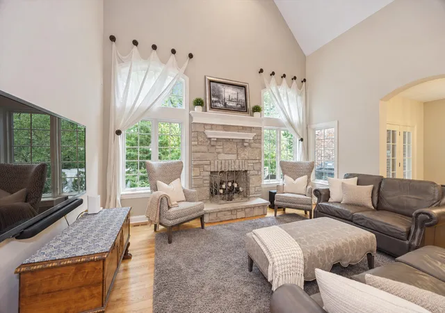 Photo 2 of Townhouse for sale at 411 Skipping Stone Ln #411, Hinsdale, IL 60521 | MLS# 12748502 | Listing updated on 2026-09-23