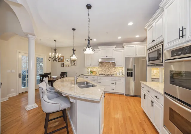Photo 4 of Townhouse for sale at 411 Skipping Stone Ln #411, Hinsdale, IL 60521 | MLS# 12748502 | Listing updated on 2026-09-23