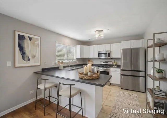 Photo 4 of Townhouse for sale at 683 E Fountainview Dr, Mundelein, IL 60060 | MLS# 12748514 | Listing updated on 2026-10-04