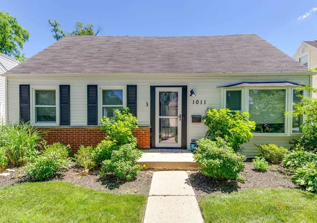 Photo 1 of Single family home for sale at 1011 N Haddow Ave, Arlington Heights, IL 60004 | MLS# 12748529 | Listing updated on 2026-09-21