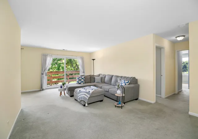Photo 3 of Condo for sale at 462 Raintree Dr #2A, Glen Ellyn, IL 60137 | MLS# 12748551 | Listing updated on 2026-09-23