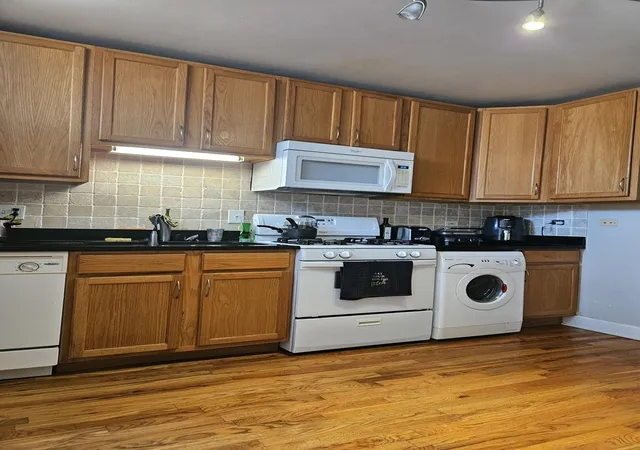 Photo 3 of Condo for sale at 7213 S Yates Blvd #3A, Chicago, IL 60649 | MLS# 12748610 | Listing updated on 2026-09-14
