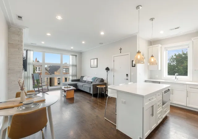 Listing Photo 5 - Condo for sale in building located at 2207 W Belmont Ave, Chicago, IL 60618 - Unit #3
