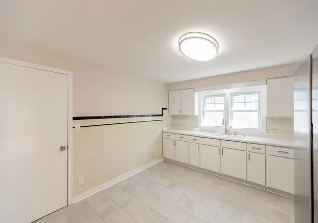 Photo 4 of Single family home for sale at 924 Broadway Ave, North Chicago, IL 60064 | MLS# 12748620 | Listing updated on 2026-09-27