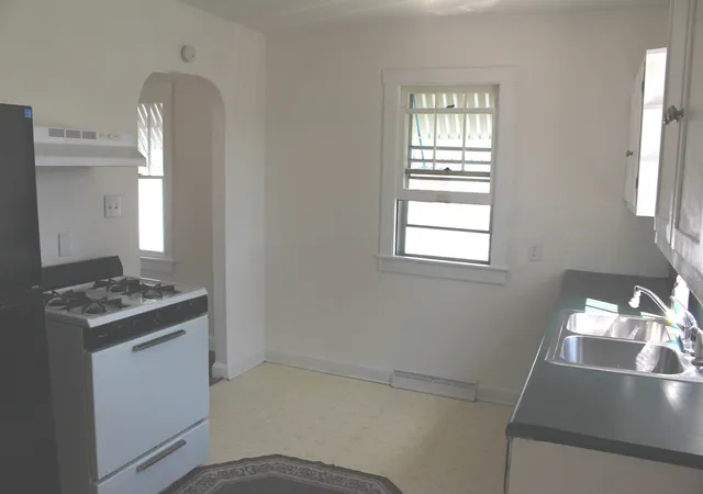 Photo 4 of Single family home for sale at 212 W White St, Clinton, IL 61727 | MLS# 12748622 | Listing updated on 2026-09-29