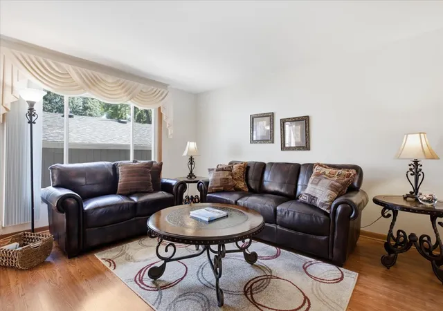 Photo 4 of Townhouse for sale at 228 Willow Ln, Bloomingdale, IL 60108 | MLS# 12748626 | Listing updated on 2026-10-27