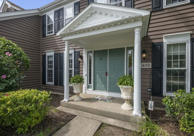 Photo 2 of Single family home for sale at 1650 Alemeda Ln, Mundelein, IL 60060 | MLS# 12748637 | Listing updated on 2026-09-19