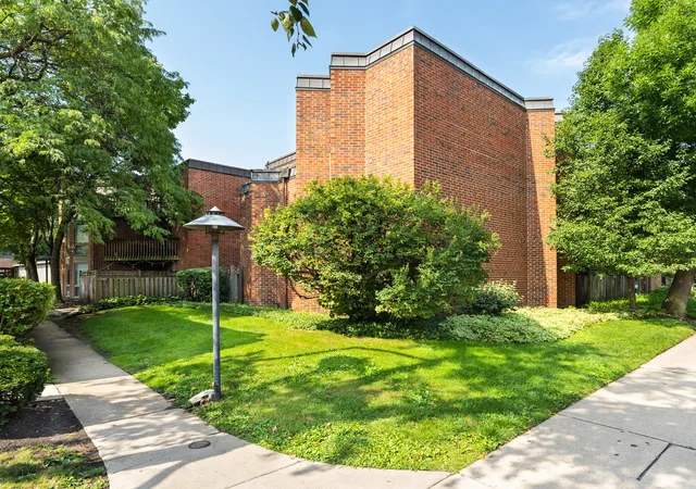 Photo 1 of Condo for sale at 2140 N Lincoln Ave #5207, Chicago, IL 60614 | MLS# 12748655 | Listing updated on 2026-09-23