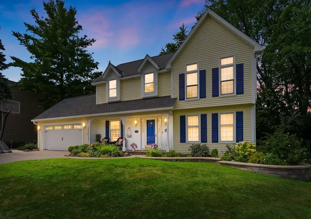Photo 1 of Single family home for sale at 174 S Montclair Ave, Glen Ellyn, IL 60137 | MLS# 12748657 | Listing updated on 2026-09-22