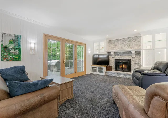 Photo 4 of Single family home for sale at 174 S Montclair Ave, Glen Ellyn, IL 60137 | MLS# 12748657 | Listing updated on 2026-09-22