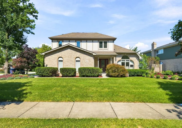 Photo 3 of Single family home for sale at 15 Meagan Ln, Lemont, IL 60439 | MLS# 12748708 | Listing updated on 2026-09-07