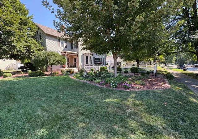 Photo 3 of Single family home for sale at 335 S 18th Street, Quincy, IL 62301 | MLS# 12748709 | Listing updated on 2026-09-25