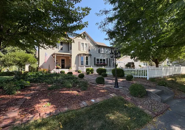 Photo 3 of Single family home for sale at 335 S 18th Street, Quincy, IL 62301 | MLS# 12748709 | Listing updated on 2026-09-25
