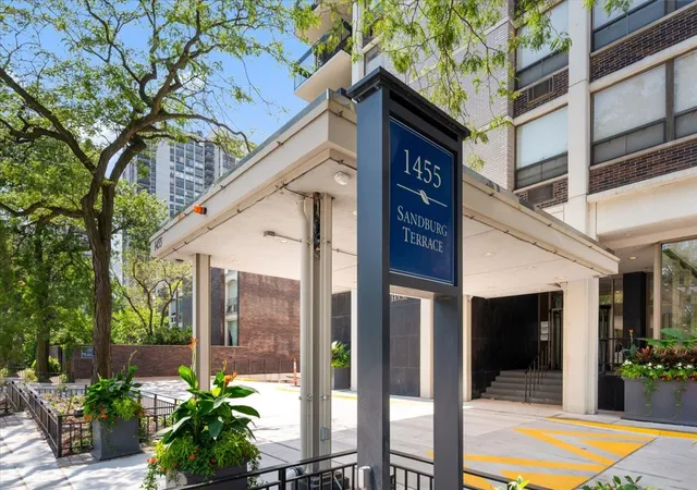 Photo 2 of Sale Pending at 1455 N Sandburg Ter #508, Chicago, IL 60610 | MLS# 12748722 | Listing updated on 2026-10-09
