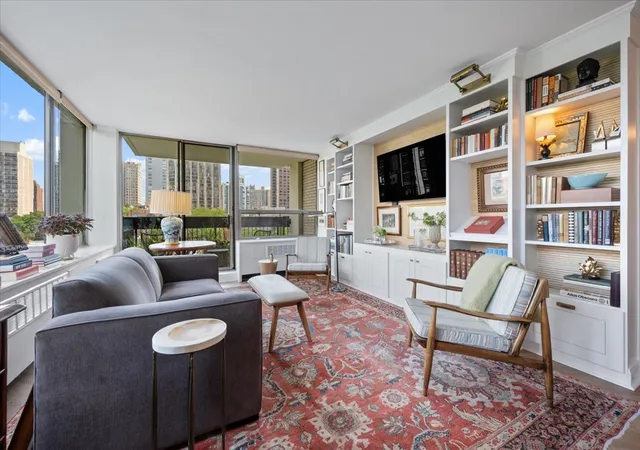 Photo 4 of Sale Pending at 1455 N Sandburg Ter #508, Chicago, IL 60610 | MLS# 12748722 | Listing updated on 2026-10-09