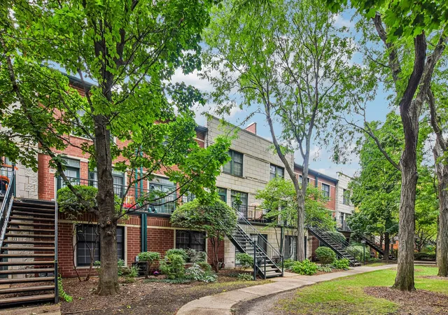 Photo 3 of Townhouse for sale at 1813 S Clark St #21, Chicago, IL 60616 | MLS# 12748741 | Listing updated on 2026-09-29