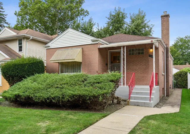 Photo 1 of Single family home for sale at 5618 N Kenneth Ave, Chicago, IL 60646 | MLS# 12748743 | Listing updated on 2026-10-27