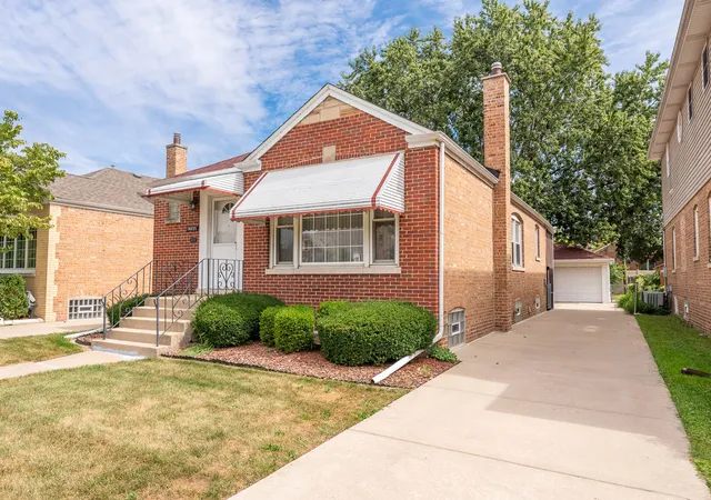 Photo 2 of Single family home for sale at 10221 S Trumbull Ave, Evergreen Park, IL 60805 | MLS# 12748749 | Listing updated on 2026-09-27