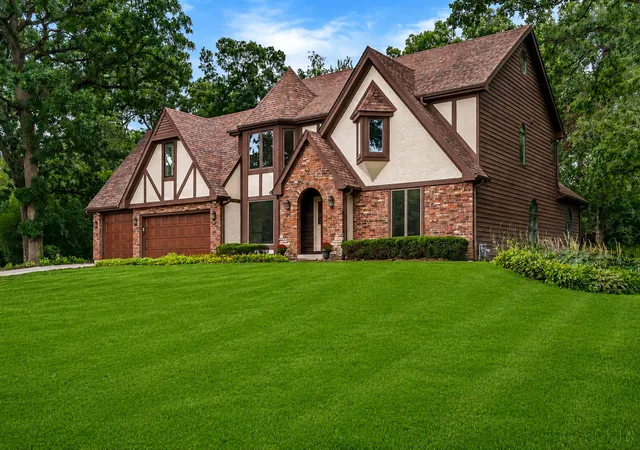 Photo 3 of Single family home for sale at 40w815 S Bridle Crk Dr, St. Charles, IL 60175 | MLS# 12748754 | Listing updated on 2026-10-07