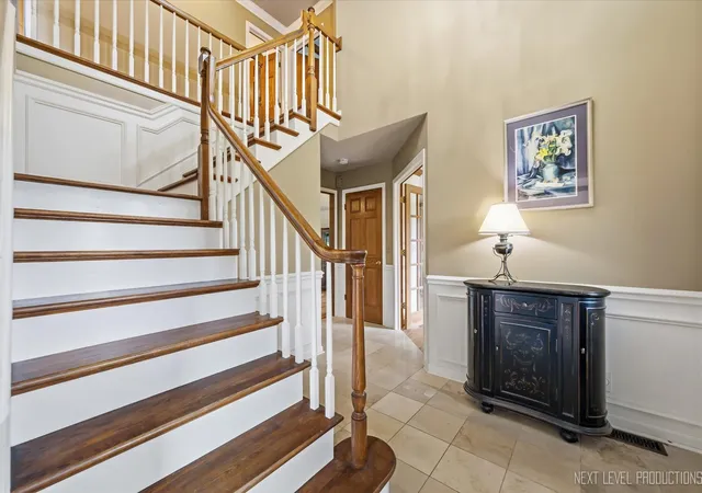 Photo 4 of Single family home for sale at 40w815 S Bridle Crk Dr, St. Charles, IL 60175 | MLS# 12748754 | Listing updated on 2026-10-07