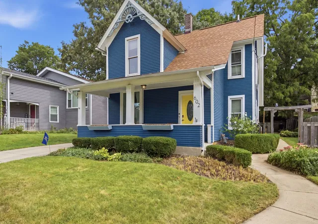 Photo 1 of Single family home for sale at 602 S 5th Avenue, St. Charles, IL 60174 | MLS# 12748763 | Listing updated on 2026-09-13