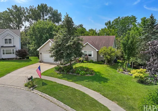 Photo 1 of Single family home for sale at 304 Hawthorne Ct, Antioch, IL 60002 | MLS# 12748774 | Listing updated on 2026-10-03