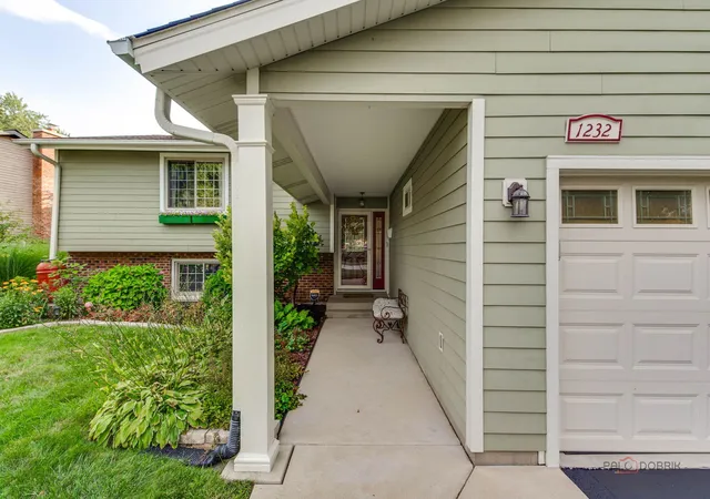Photo 2 of Single family home for sale at 1232 N Del Mar Dr, Palatine, IL 60067 | MLS# 12748820 | Listing updated on 2026-09-24