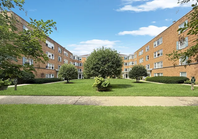 Photo 1 of Condo for sale at 520 Michigan Ave #1W, Evanston, IL 60202 | MLS# 12748875 | Listing updated on 2026-09-24