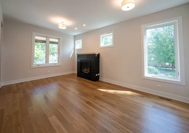 Photo 3 of House for sale at 1901 W Berwyn Ave, Chicago, IL 60640 | MLS# 12748897 | Listing updated on 2026-09-14