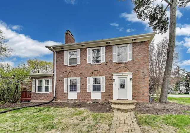 Photo 1 of Single family home for sale at 3 S Calumet Ave, Aurora, IL 60506 | MLS# 12748922 | Listing updated on 2026-09-14