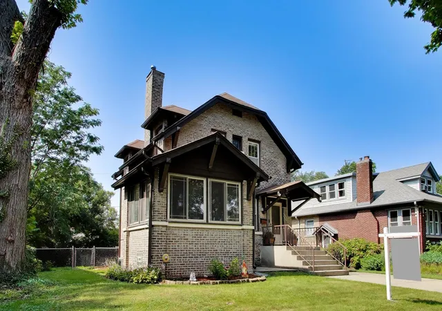 Photo 2 of Single family home for sale at 10530 S Leavitt St, Chicago, IL 60643 | MLS# 12748928 | Listing updated on 2026-09-24