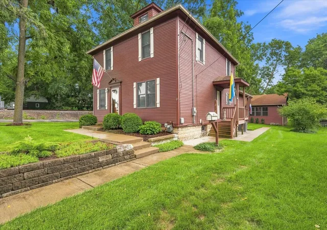 Photo 2 of Single family home for sale at 218 Laurel St, Batavia, IL 60510 | MLS# 12748952 | Listing updated on 2026-09-18