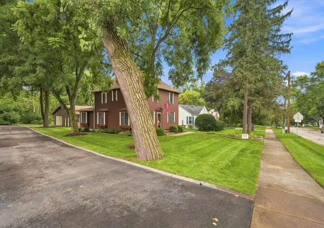 Photo 3 of Single family home for sale at 218 Laurel St, Batavia, IL 60510 | MLS# 12748952 | Listing updated on 2026-09-18