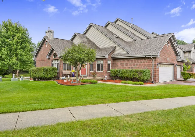 Photo 3 of Townhouse for sale at 7131 168th Street, Tinley Park, IL 60477 | MLS# 12748962 | Listing updated on 2026-09-13