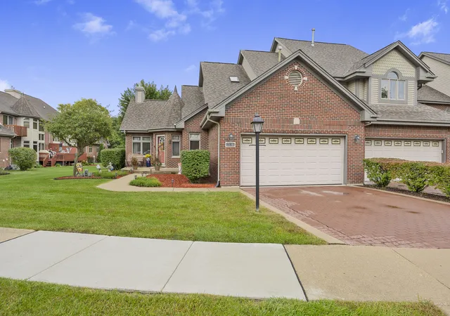 Photo 4 of Townhouse for sale at 7131 168th Street, Tinley Park, IL 60477 | MLS# 12748962 | Listing updated on 2026-09-13