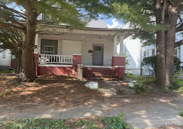 Photo 1 of Single family home for sale at 605 W Armstrong Ave, Peoria, IL 61606 | MLS# 12748966 | Listing updated on 2026-09-23