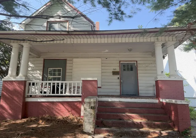Photo 2 of Single family home for sale at 605 W Armstrong Ave, Peoria, IL 61606 | MLS# 12748966 | Listing updated on 2026-09-23