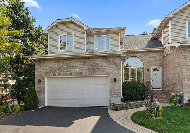 Photo 2 of Townhouse for sale at 5000 Vernon Park Pl, Lisle, IL 60532 | MLS# 12748976 | Listing updated on 2026-09-23