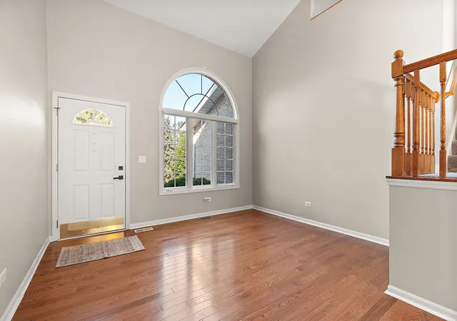 Photo 3 of Townhouse for sale at 5000 Vernon Park Pl, Lisle, IL 60532 | MLS# 12748976 | Listing updated on 2026-09-14