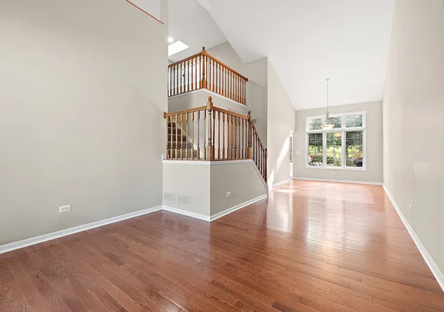 Photo 4 of Townhouse for sale at 5000 Vernon Park Pl, Lisle, IL 60532 | MLS# 12748976 | Listing updated on 2026-09-14