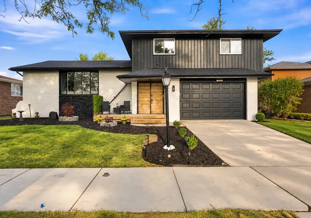 Single family home for sale at 313 S Blackstone Ave, Glenwood, IL 60425 | MLS# 12748992
