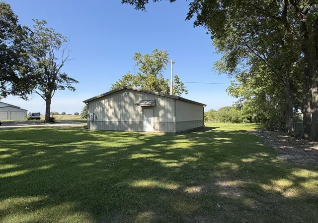 Photo 3 of Single family home for sale at 1200 E Richardson St, Farmer City, IL 61842 | MLS# 12749011 | Listing updated on 2026-09-20