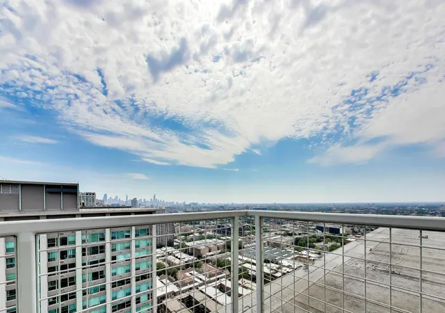 Listing Photo 2 - Condo for sale in building located at 3600 N Lake Shore Dr, Chicago, IL 60613 - Unit #222